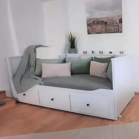 Beim Schloss Orth Mit Eigenem Parkplatz