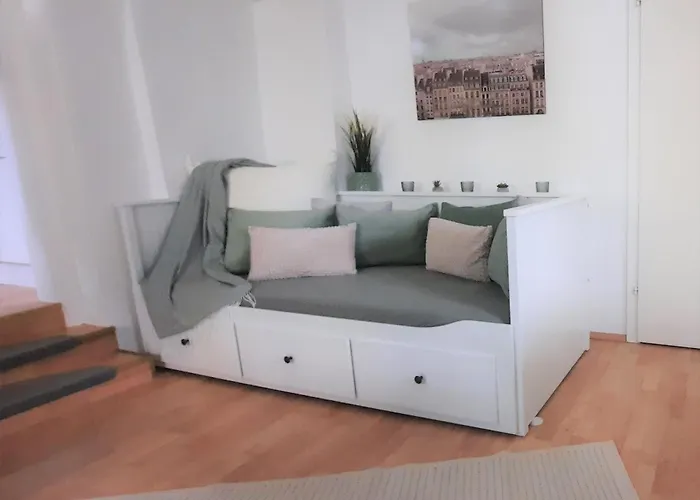 Beim Schloss Orth Mit Eigenem Parkplatz